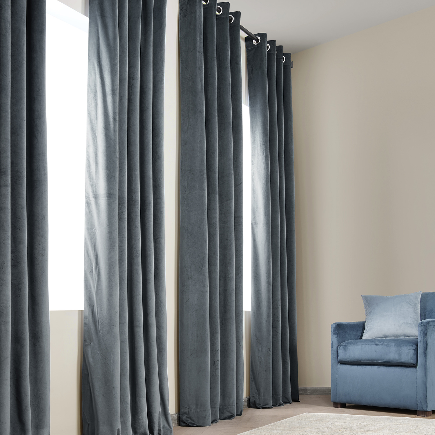 London Blue Heritage Plush Velvet Grommet Curtain